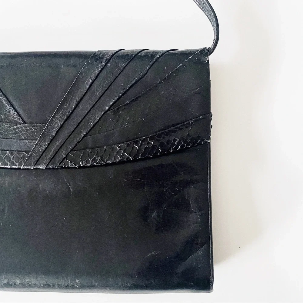 70s vtg black leather snakeskin envelope clutch - crossbody strap - Picture 10 of 11